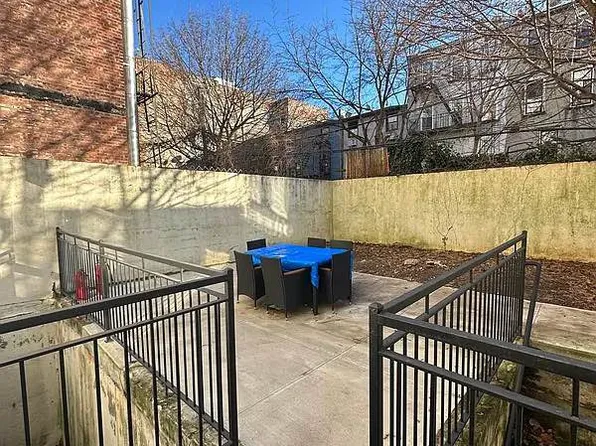 554 Gates Avenue image 17 of 21