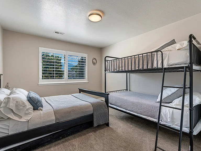 233 N Erastus Dr — Photo 36
