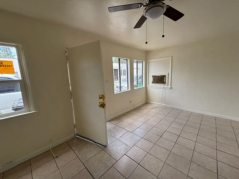 918 W Hays St — Photo 17
