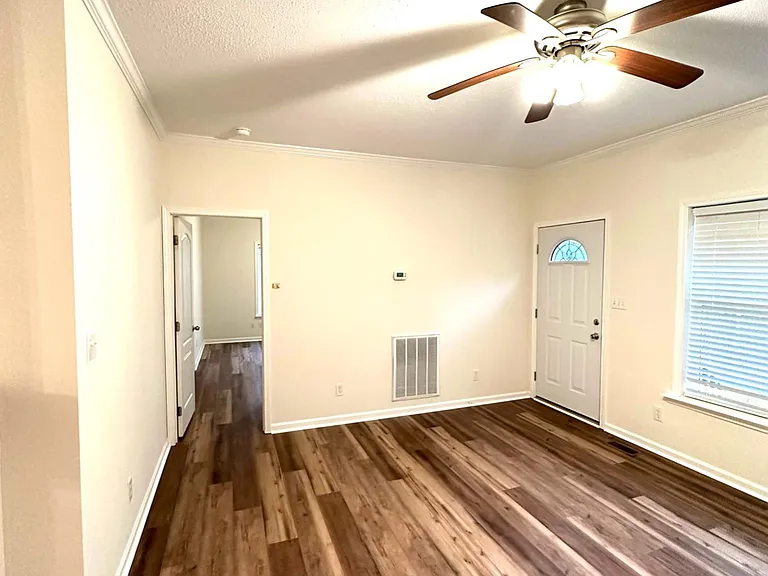 205 Shelton St — Photo 15