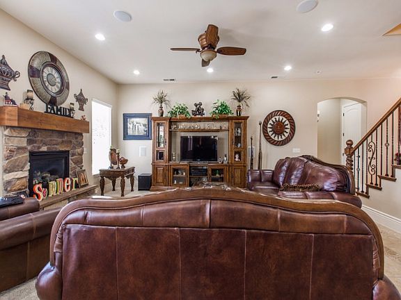 5th image of 398 W Granite Dr