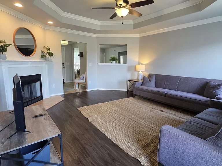 907 SW River Rock St — Photo 6
