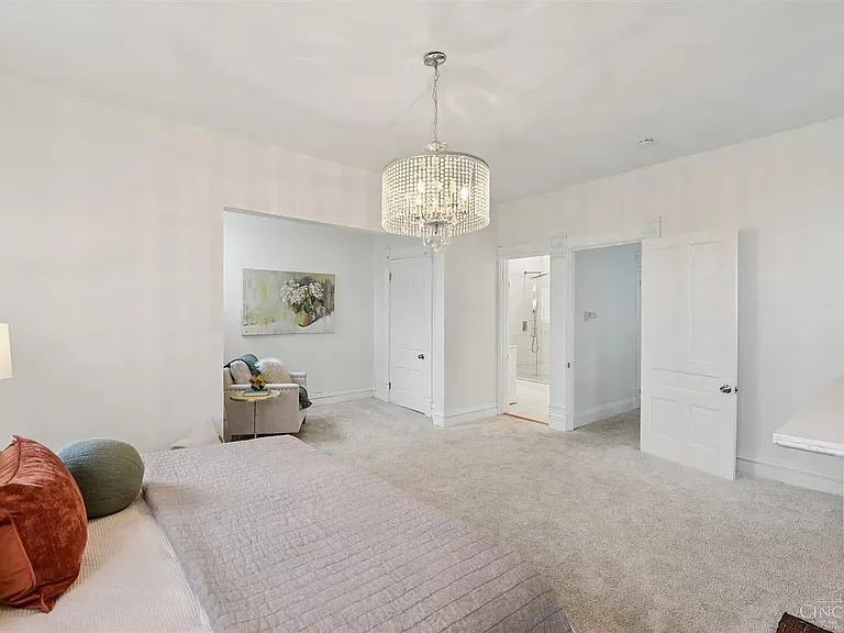 1723 Kinney Ave — Photo 17