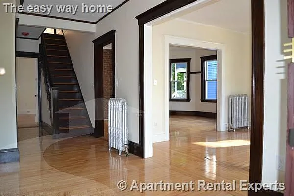 3 bed, 1350 sqft, $3,900 — Photo 3