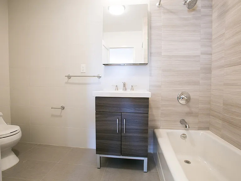 210 W 70th St #1408 — Photo 10