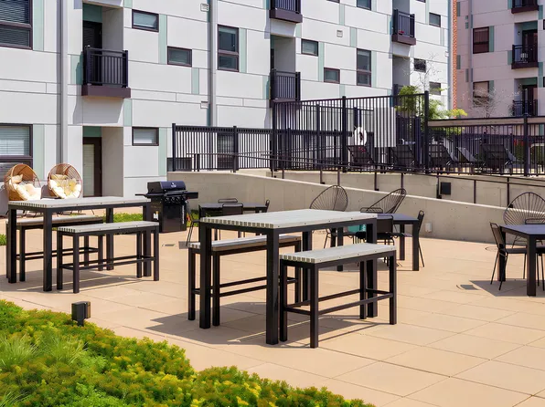 District at 6th Apartments