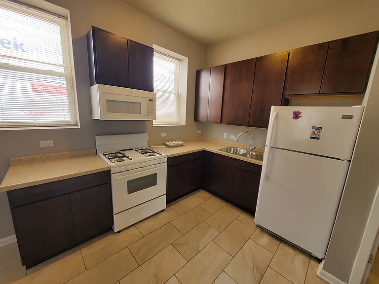 1532 W 18th Pl #2R — Photo 3