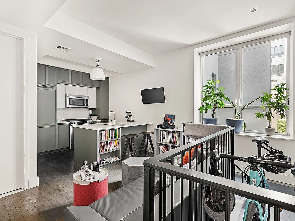1st image of 421 51st St #Townhouse