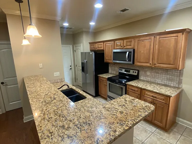 1055 Runningvine Ln — Photo 3