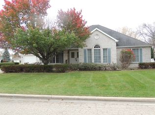 2812 Debo Dr, Peru, IL 61354