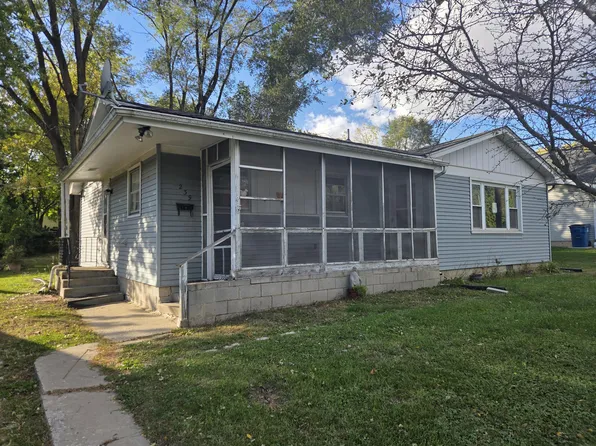 239 N Viant St, Lowell, IN 46356