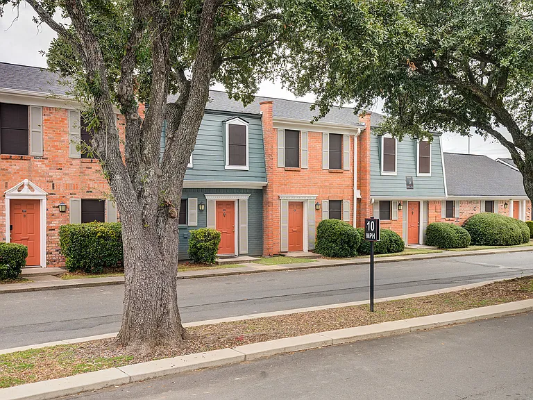 ReNew Towne Oaks — Photo 38