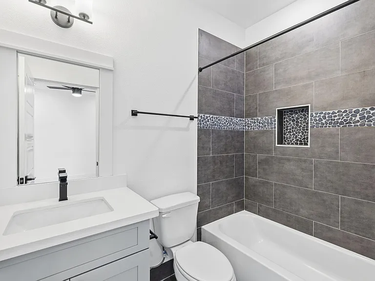 1404 Mansfield St — Photo 17