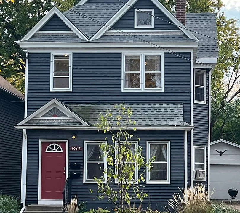 1034 18th Ave NE
