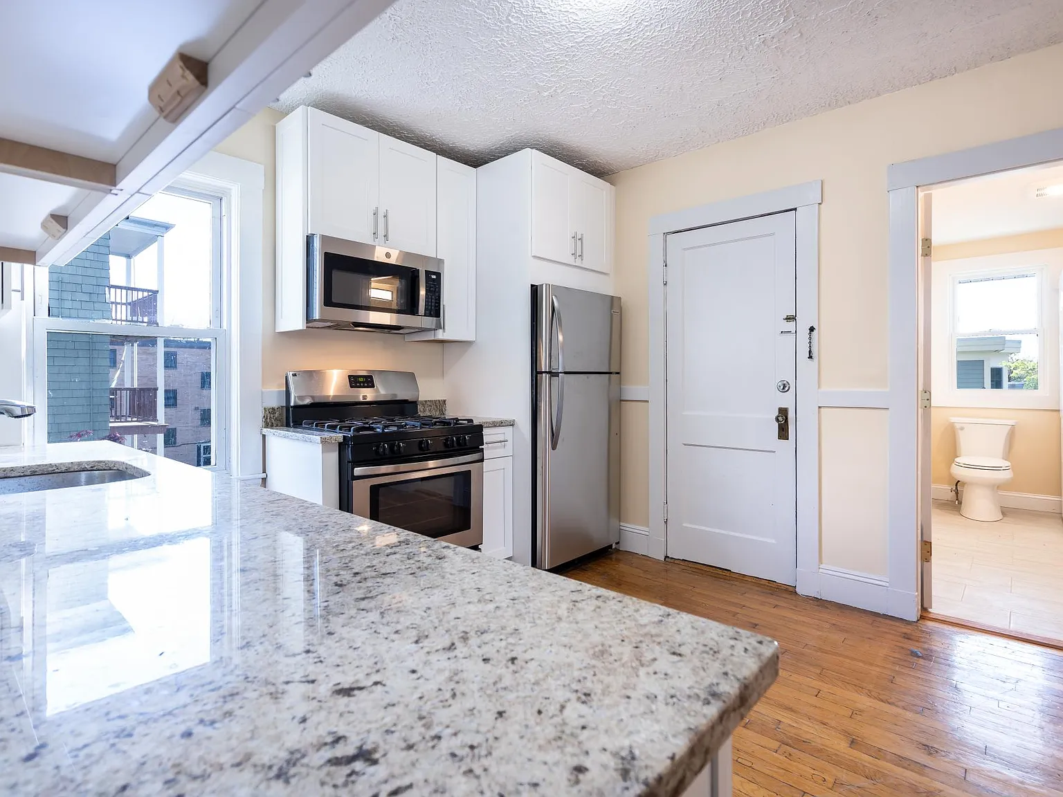 4 bed, 1100 sqft, $3,400 — Photo 3