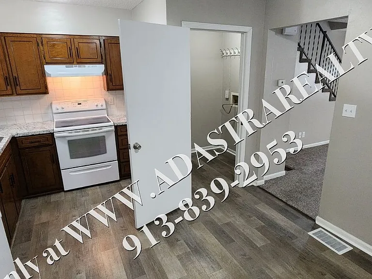 715 6th Ave — Photo 8