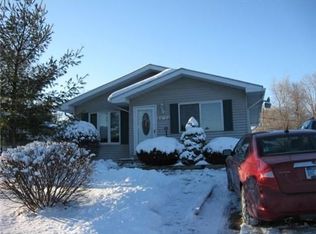 8624 Pettysville Rd, Pinckney, MI 48169