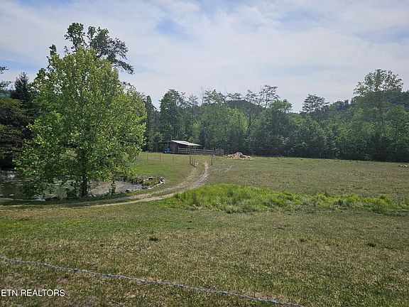 5th image of 275 Republican Hill Rd