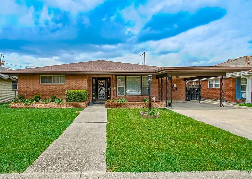 1st image of 211 Willow Dr