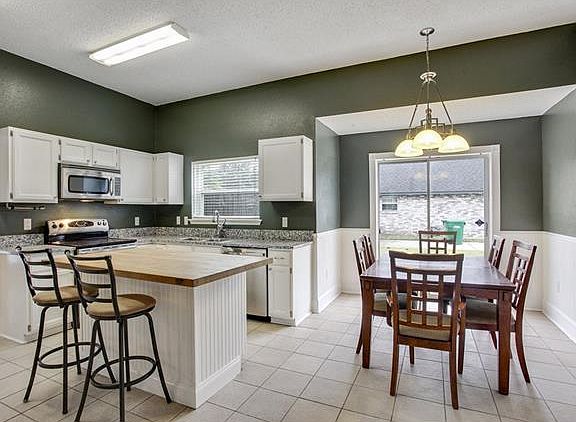 4th image of 2236 W Canterbury Dr