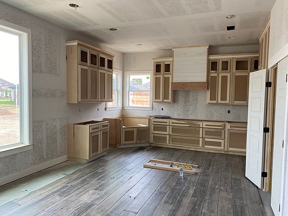4th image of 4717 Wolf Creek Dr