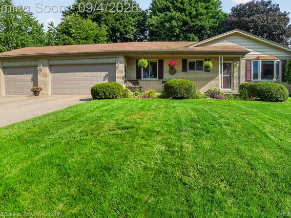 6282 Peach Dr, Clarkston, MI 48346