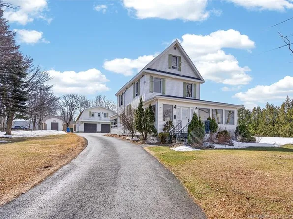 18 Stanley St, Campbellton, NB E3N 1G9