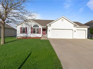 9116 N Essex Dr, Kansas City, MO 64156