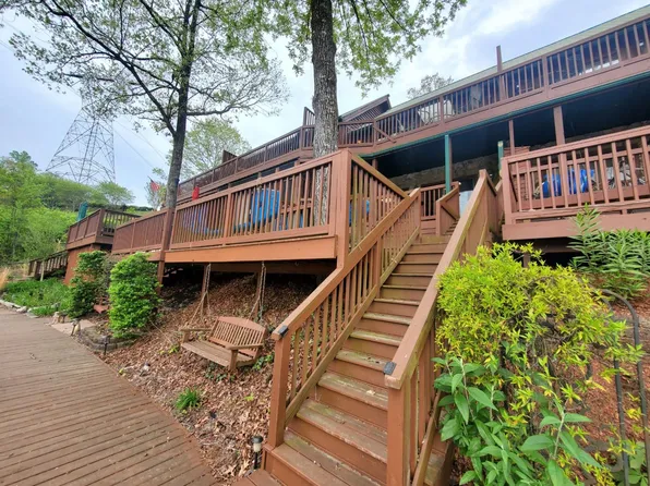 144 Harbour Point #C, Six Mile, SC 29682