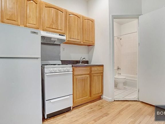 3rd image of 331 E 88th St APT 1D