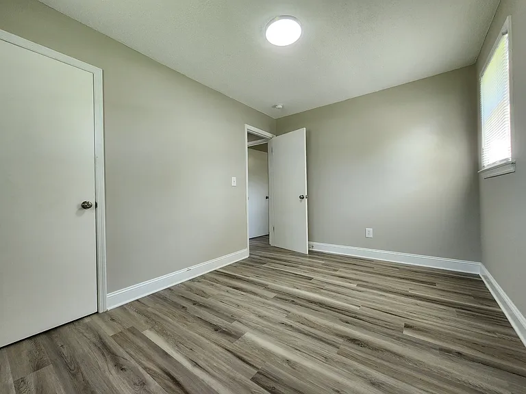 445 Summerland Dr — Photo 11