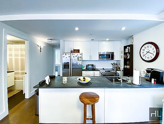 4th image of 308 E 109th St APT 6A