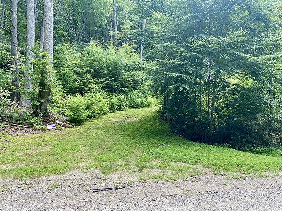 4th image of 702 Heartwood Ln