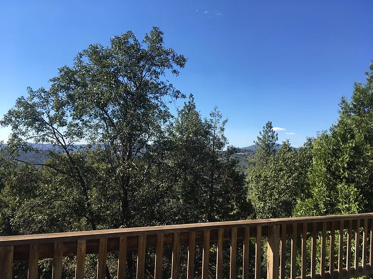 20205 Eastview Dr — Photo 13