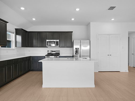 2nd image of 2146 Tule Way