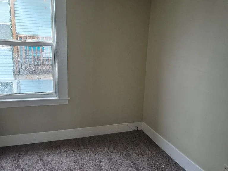 371 Manchester St — Photo 5