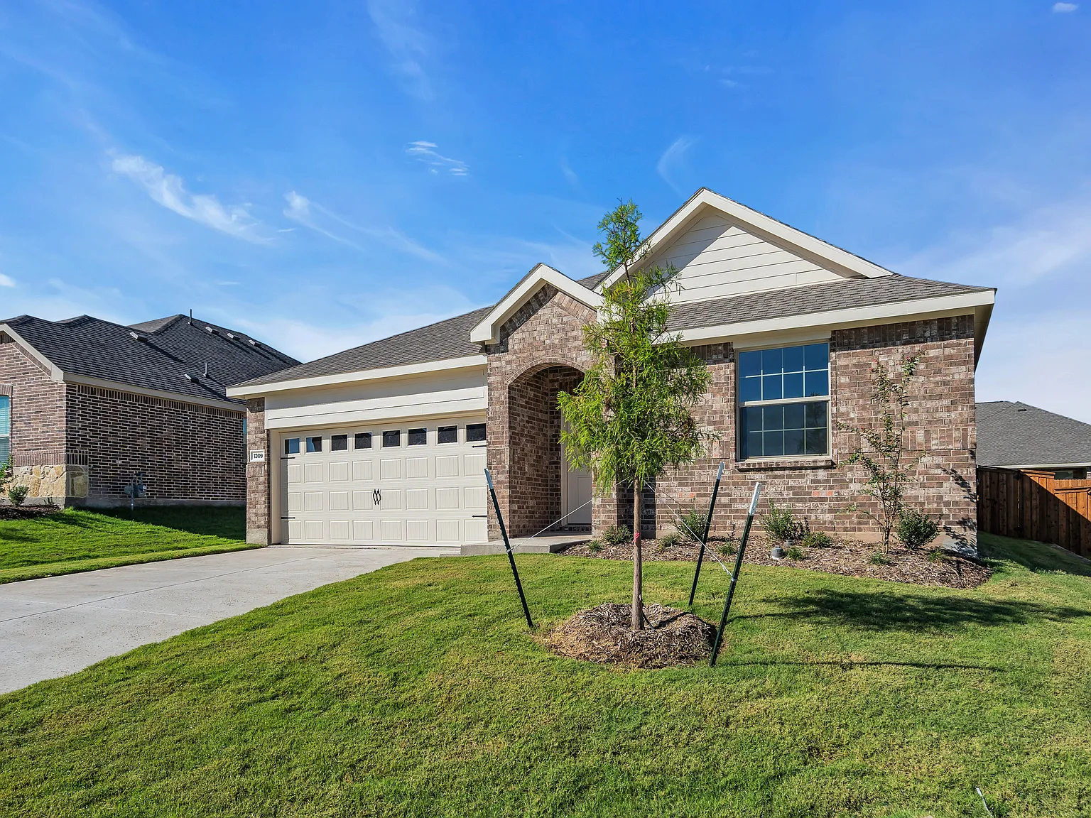1309 Lazy Grove Dr — Photo 2