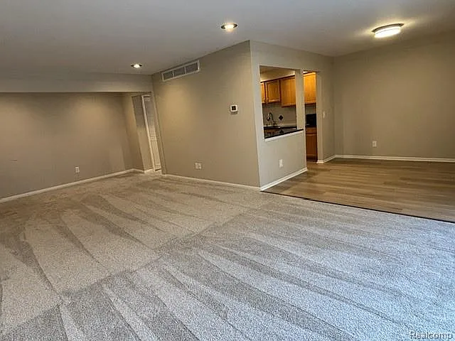 433 Fox Hills Dr S — Photo 4
