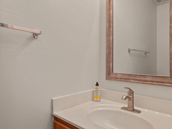 5th image of 303 Sunny Hill Ct