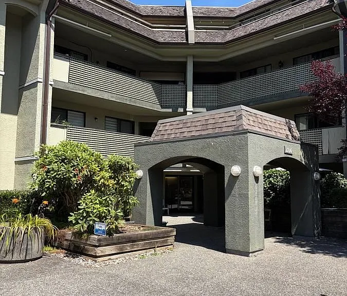 1210 Pacific St — Photo 1
