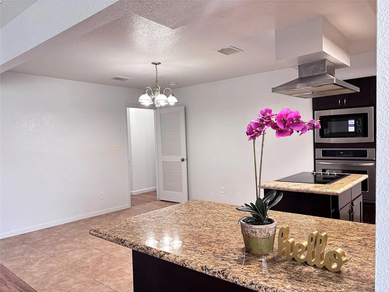 3 bed, 2.0 bath, 1729 sqft, $1,850 — Photo 2