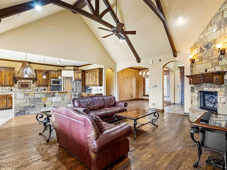 1317 Bluff Springs Dr — Photo 11