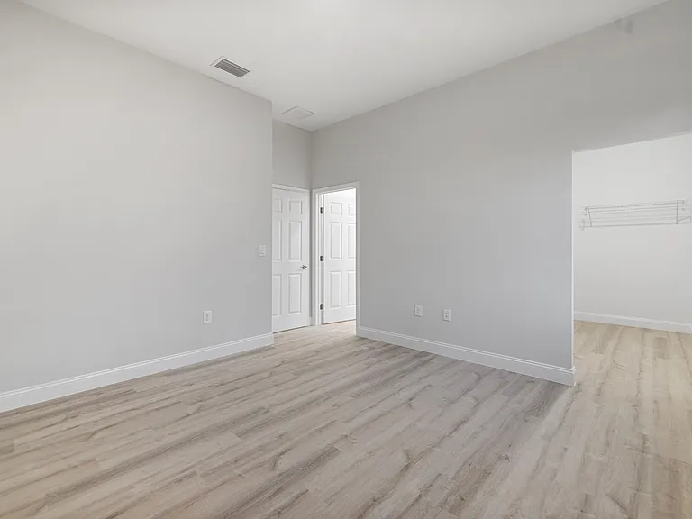 941 Elgin St — Photo 32
