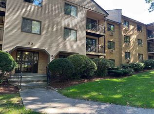 23 Country Club Dr APT 39, Manchester, NH 03102