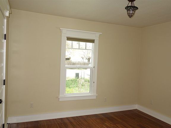 5th image of 104 Railway Ave