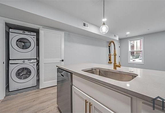 2nd image of 3615 Melon St #2