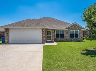 200 N Silver Way, Mustang, OK 73064