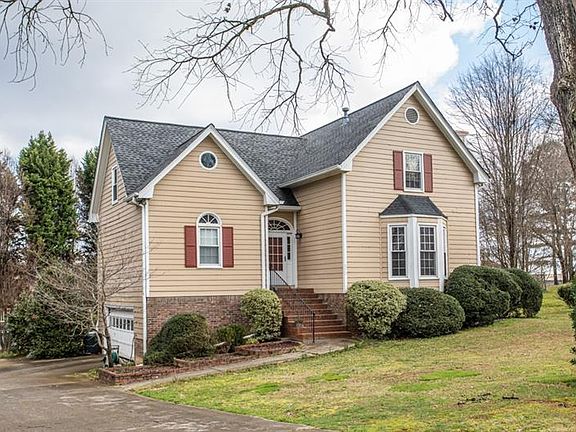 2nd image of 870 Turner Dr
