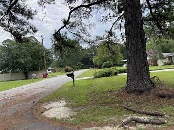 Exterior Neighborhood (street photo)