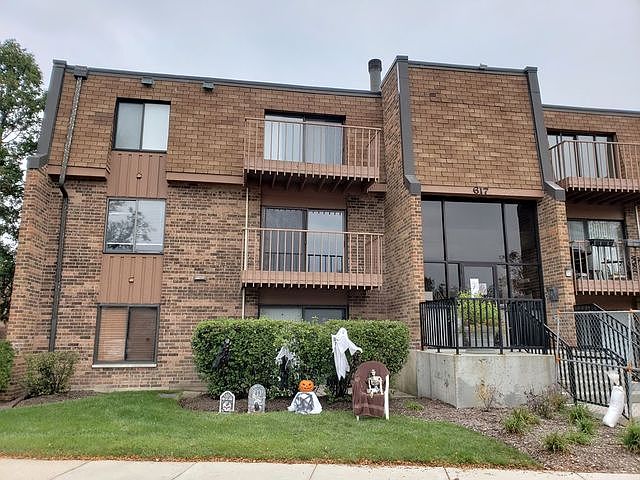 1st image of 617 Limerick Ln APT 2A